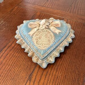 Vintage Provincial Victorian Box Heart Shaped Lace Pattern